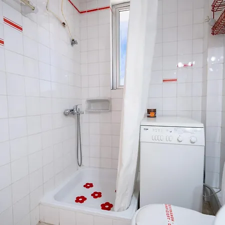 5 Person Apartment *